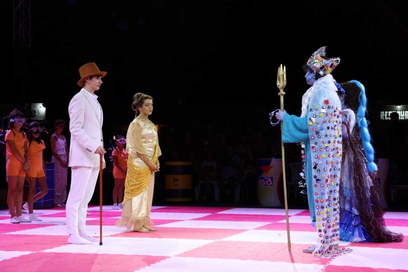 Y los mares sucumben ante la acción depredadora y el egoísmo de la humanidad en los Escacs Vivents de Xàbia  Y los mares sucumben ante la acción depredadora y el egoísmo de la humanidad en los Escacs Vivents de Xàbia